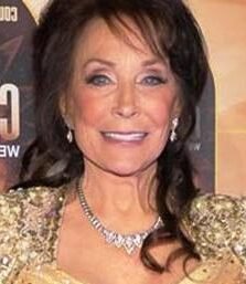 Loretta Lynn Biography