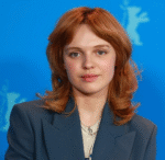 Who is Odessa Young, Know about Odessa Young Biography, Net Worth, Age, Height, News, Husband, Boyfriend, Earnings & Religion